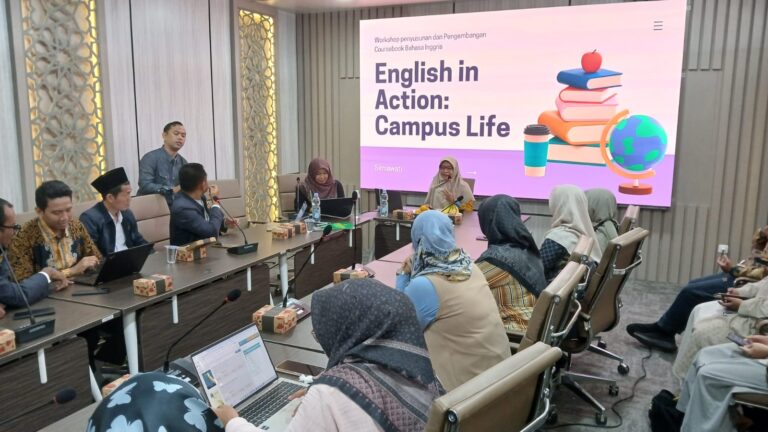 Dorong Inovasi Kurikulum, UPT Bahasa Selenggarakan Workshop Course Book Bahasa Inggris